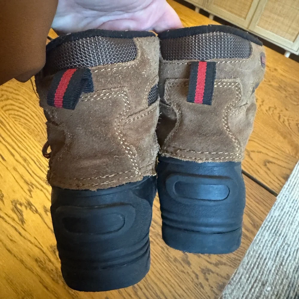Khombu Kids' Black and Tan‎ Snow Boots